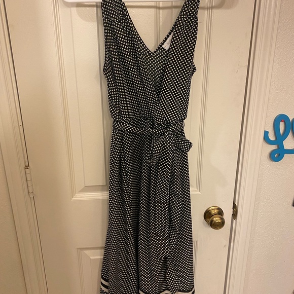 These maternity dresses are beautiful and comfortable. - Picture 3 of 6